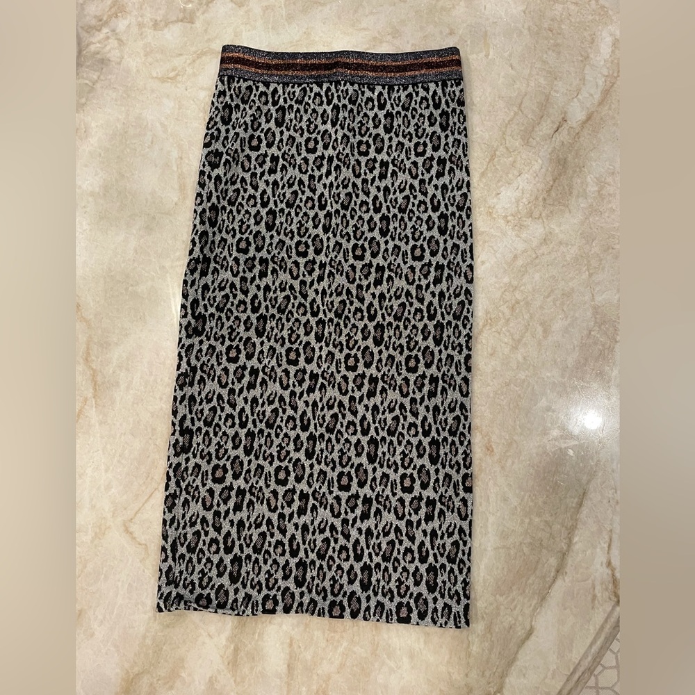 Long, tight cheetah print skirt